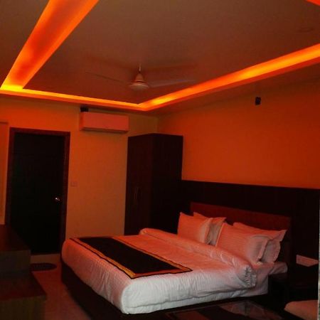 Hotel Shivoy Grand Varanasi Exteriör bild