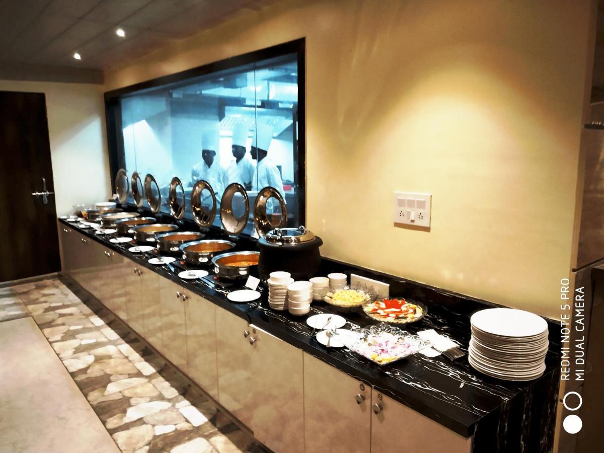 Hotel Shivoy Grand Varanasi Exteriör bild