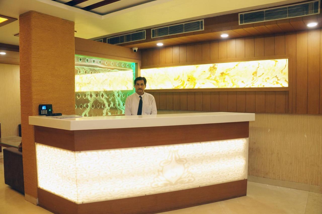 Hotel Shivoy Grand Varanasi Exteriör bild