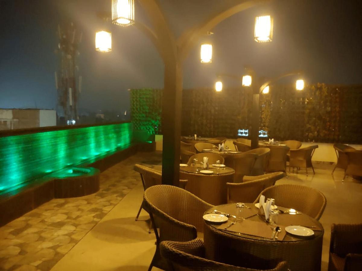 Hotel Shivoy Grand Varanasi Exteriör bild