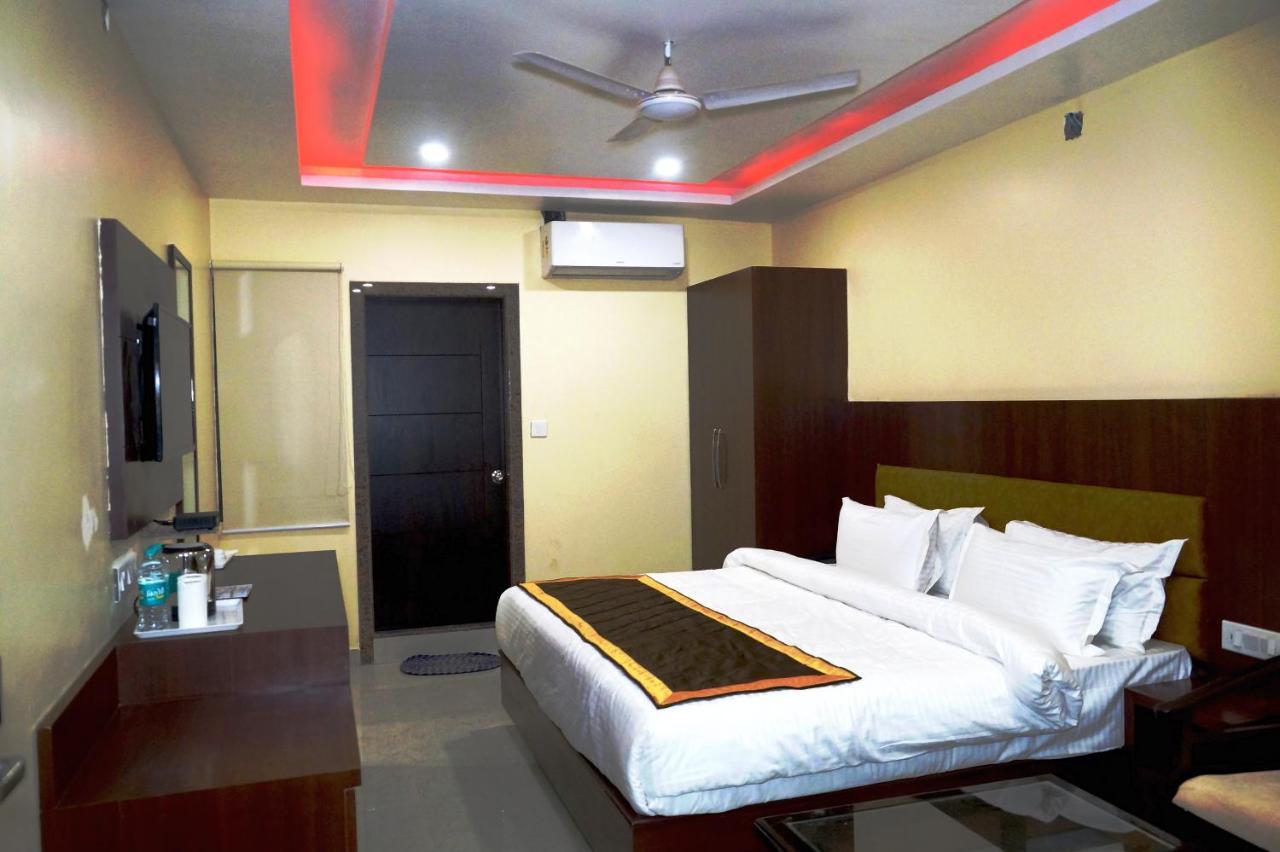 Hotel Shivoy Grand Varanasi Exteriör bild