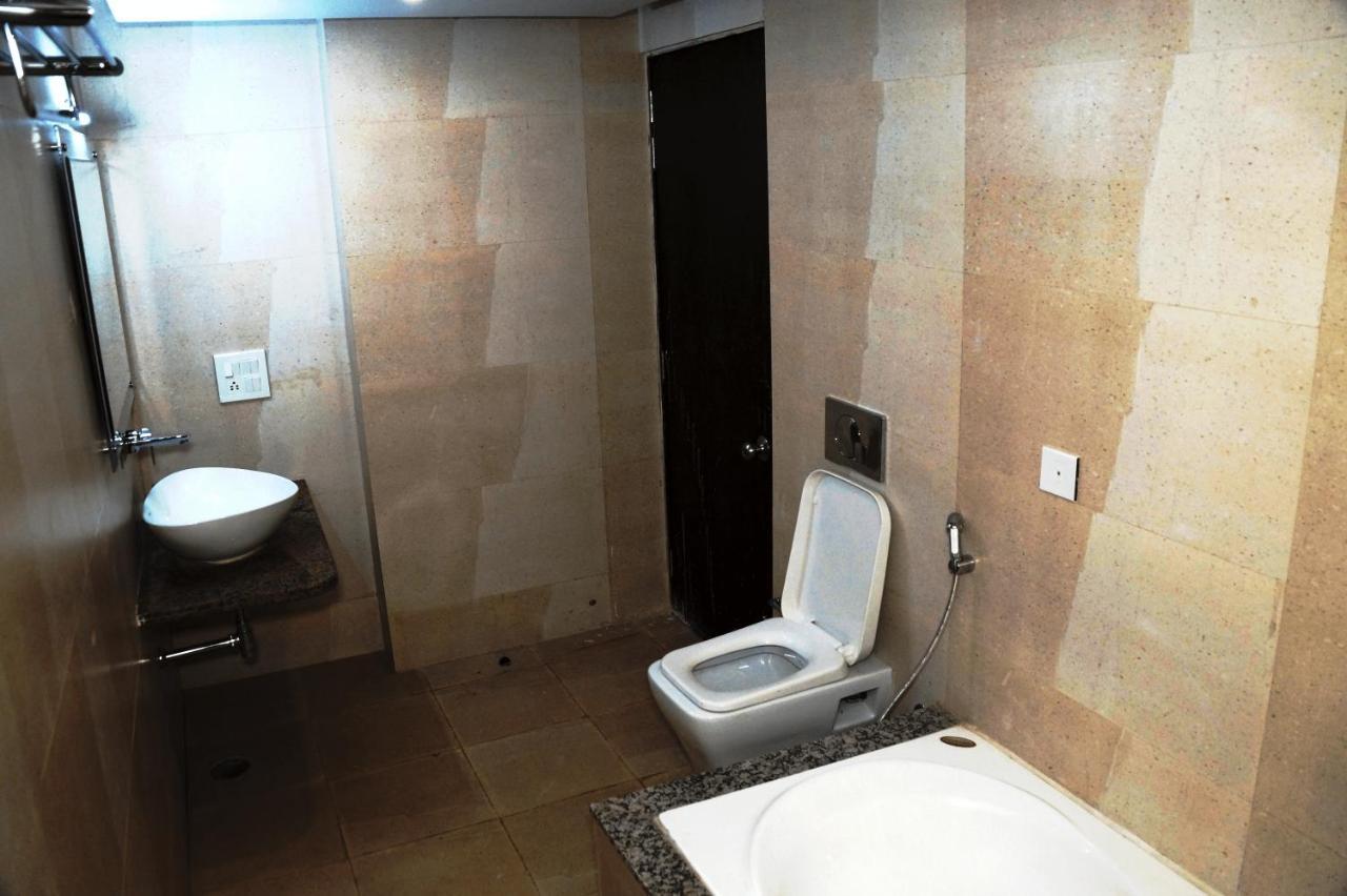 Hotel Shivoy Grand Varanasi Exteriör bild
