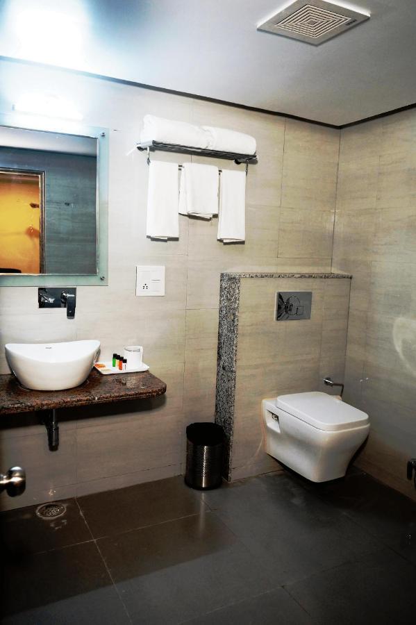Hotel Shivoy Grand Varanasi Exteriör bild