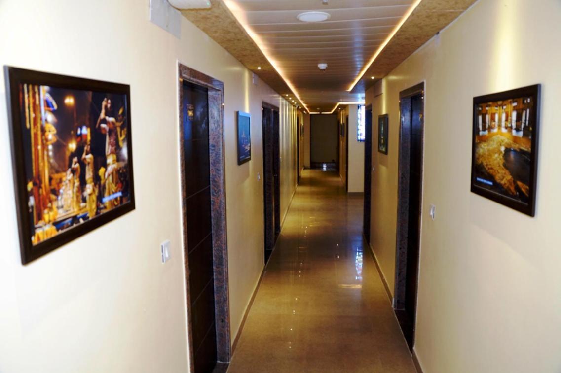 Hotel Shivoy Grand Varanasi Exteriör bild