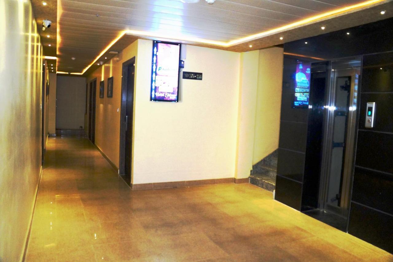 Hotel Shivoy Grand Varanasi Exteriör bild