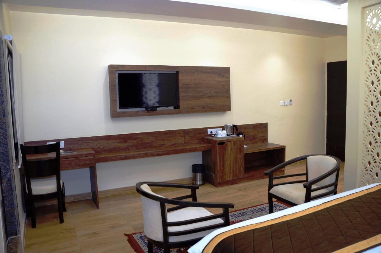 Hotel Shivoy Grand Varanasi Exteriör bild