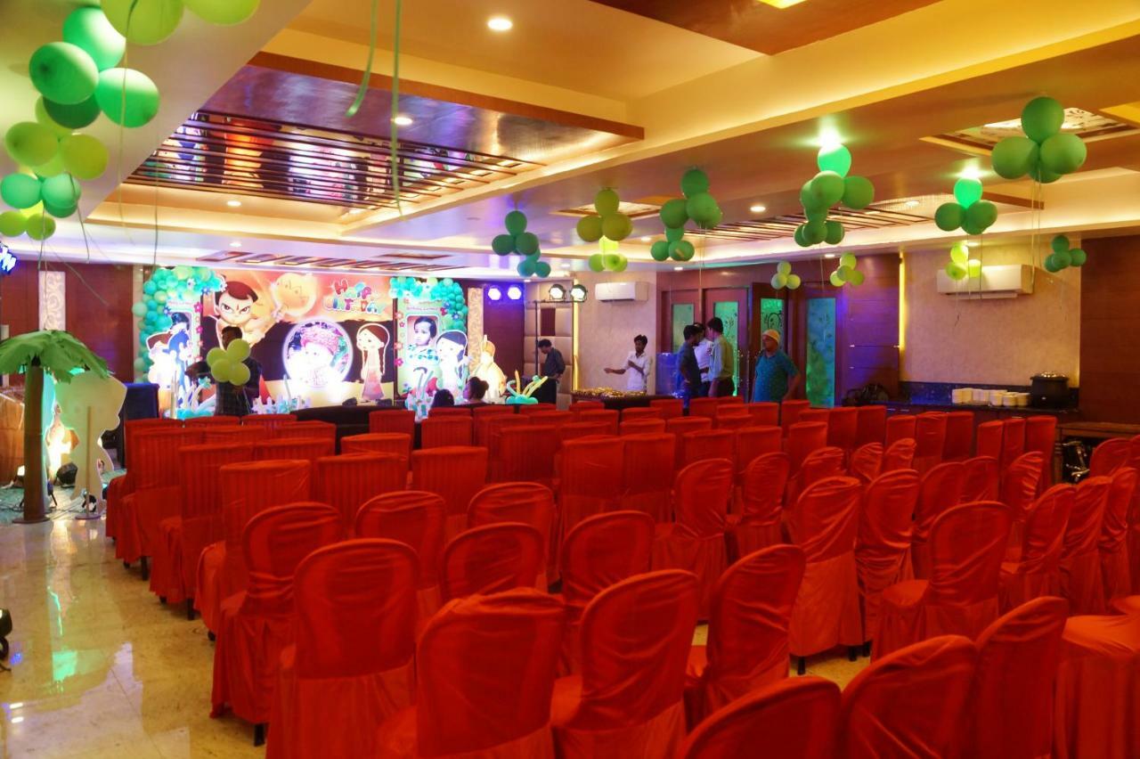 Hotel Shivoy Grand Varanasi Exteriör bild