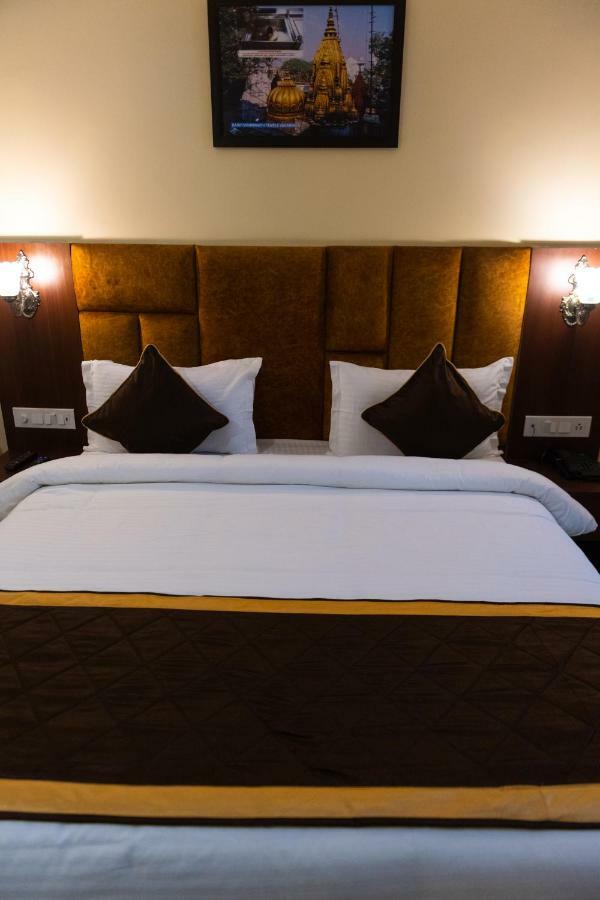 Hotel Shivoy Grand Varanasi Exteriör bild