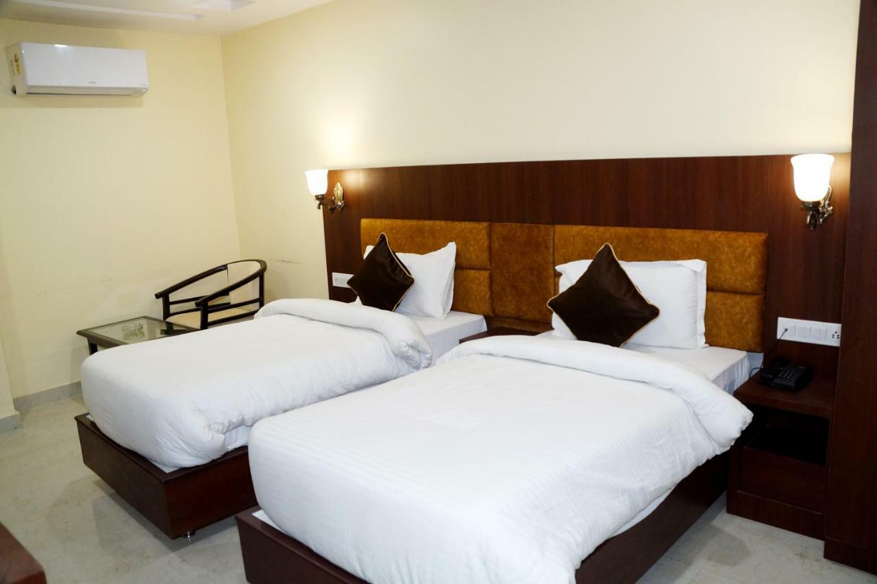 Hotel Shivoy Grand Varanasi Exteriör bild