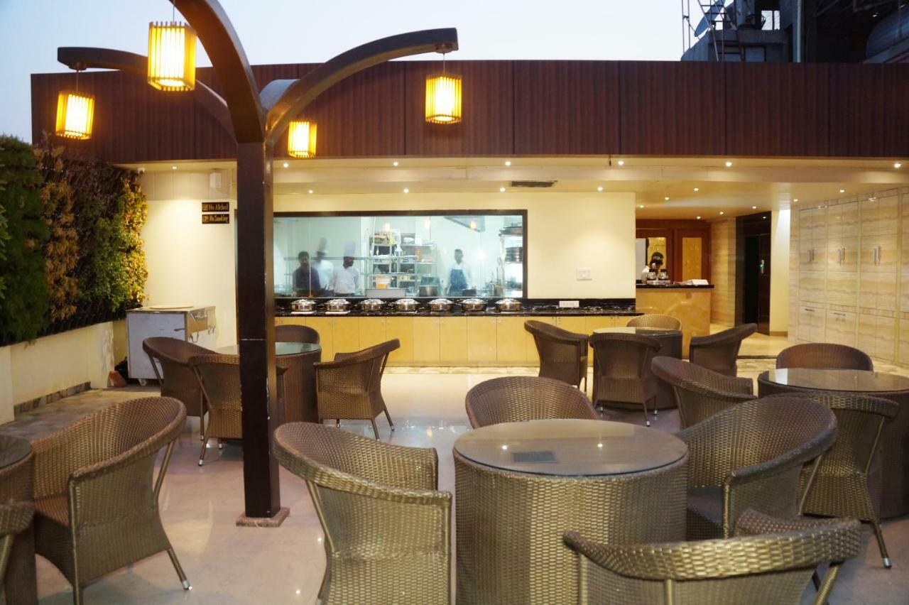 Hotel Shivoy Grand Varanasi Exteriör bild