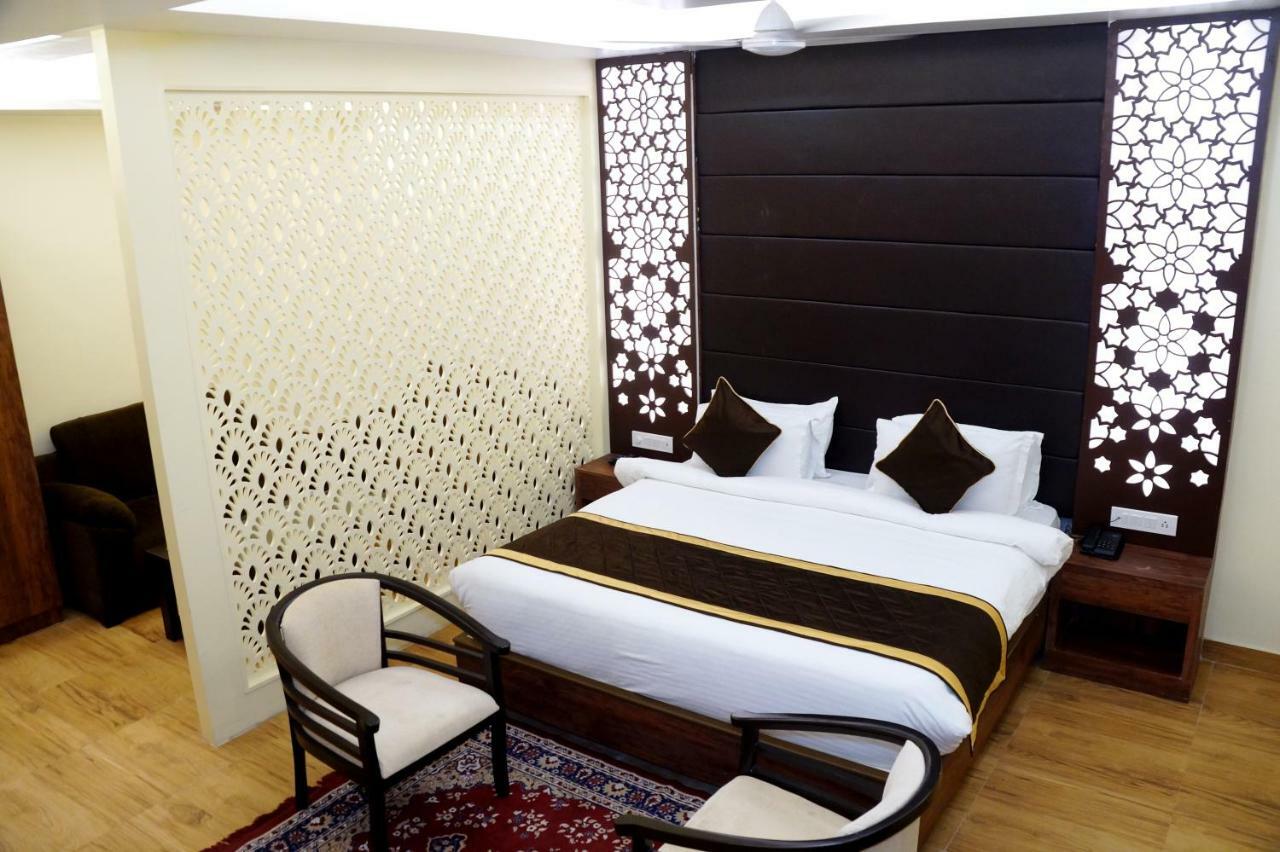 Hotel Shivoy Grand Varanasi Exteriör bild
