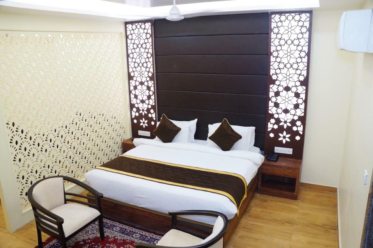 Hotel Shivoy Grand Varanasi Exteriör bild