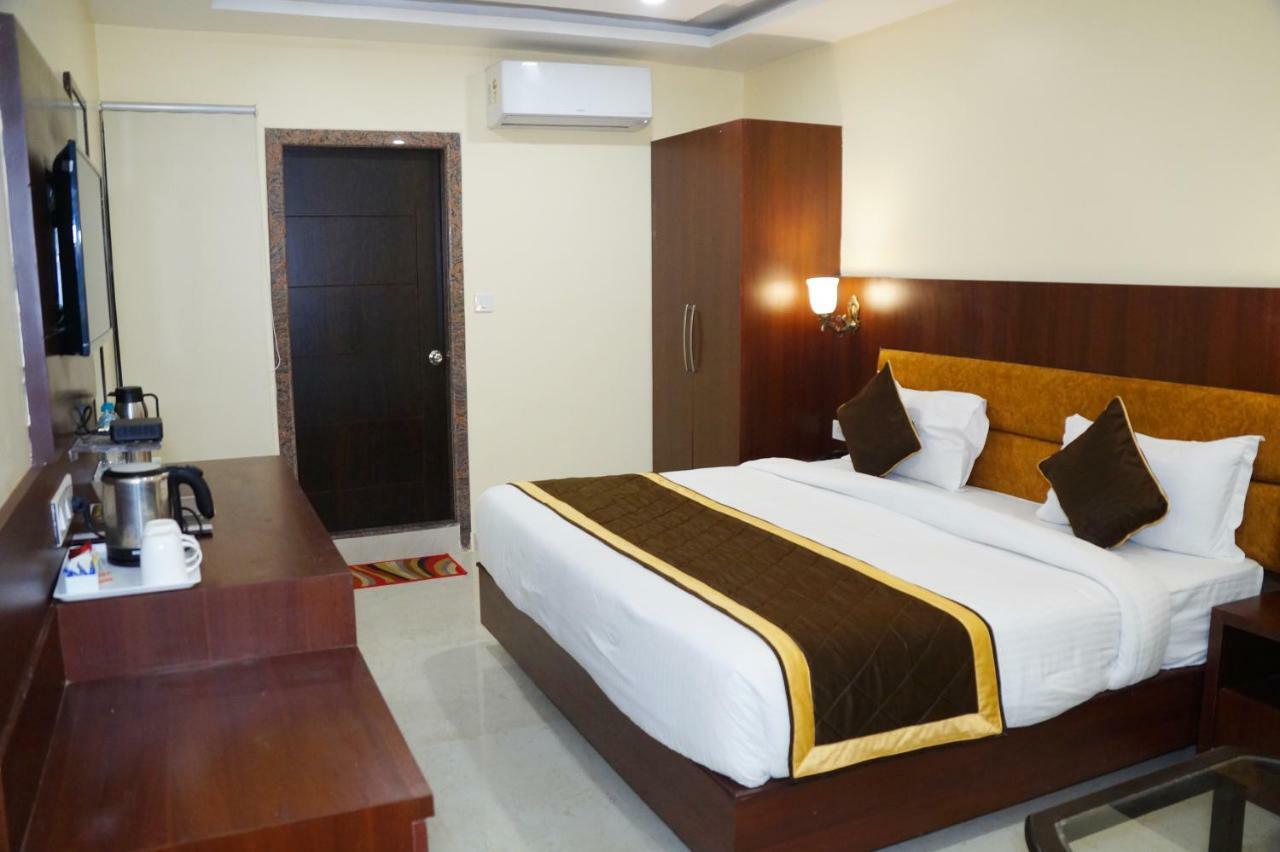 Hotel Shivoy Grand Varanasi Exteriör bild