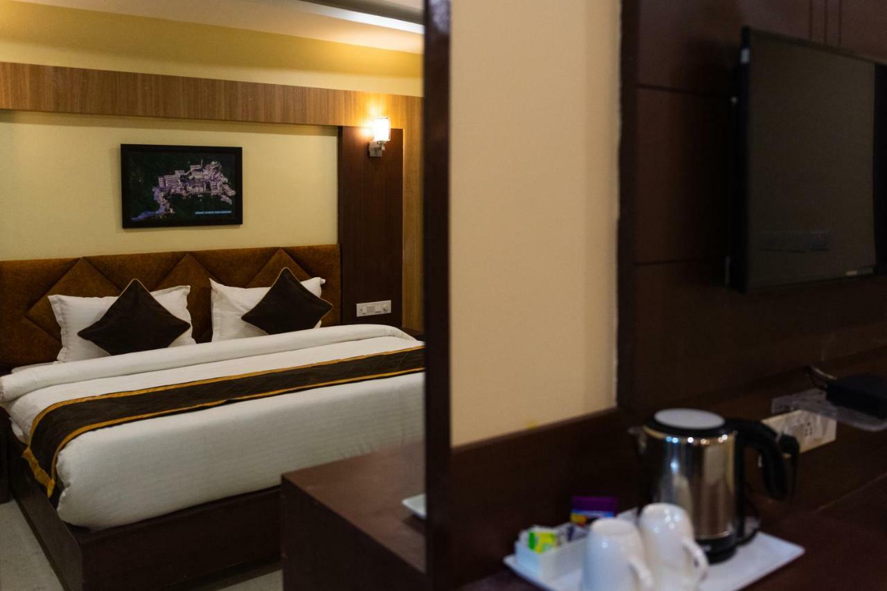 Hotel Shivoy Grand Varanasi Exteriör bild