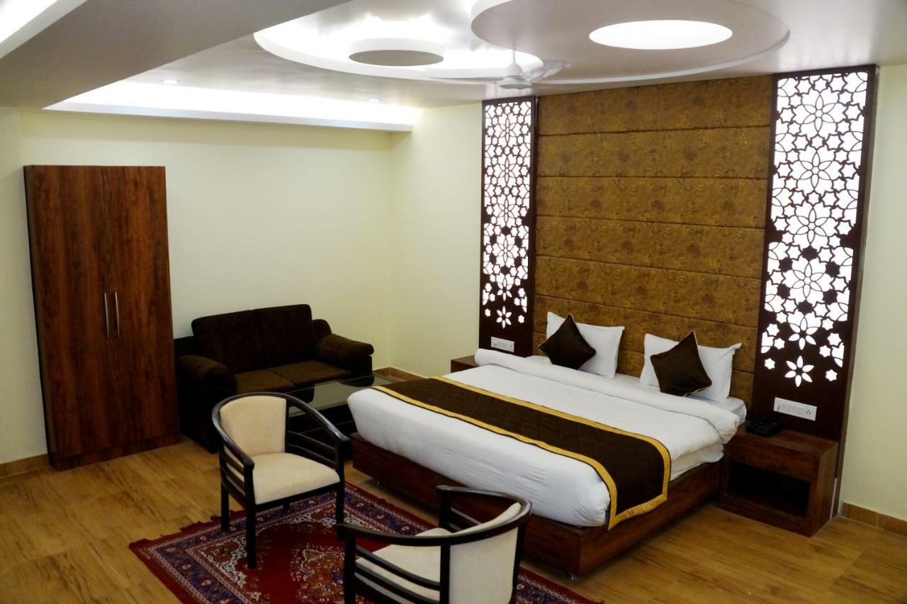 Hotel Shivoy Grand Varanasi Exteriör bild