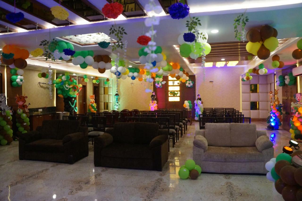 Hotel Shivoy Grand Varanasi Exteriör bild